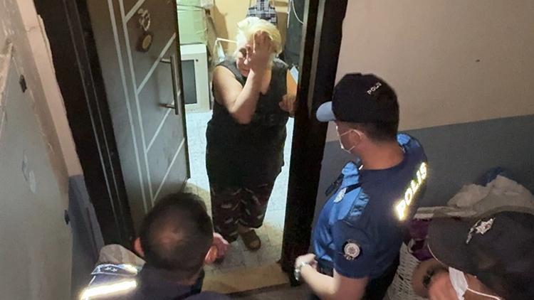 Avcılar'da mahallelinin şikayet ettiği eve girildi, kokunun kaynağı ortaya çıktı