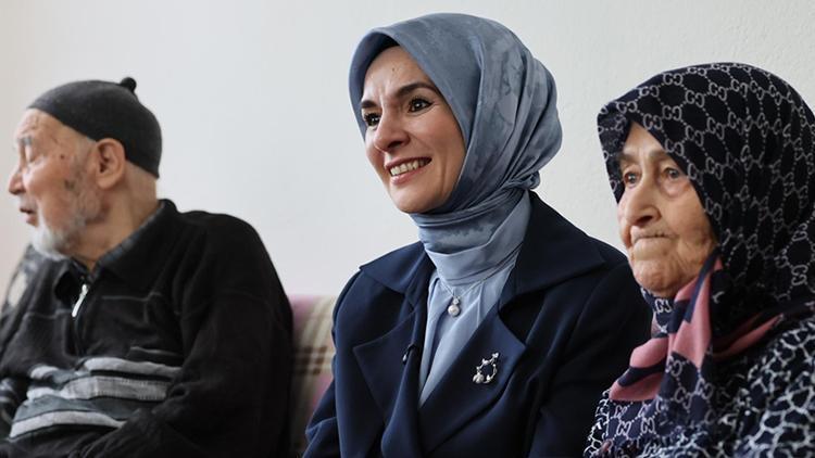 70 yıllık evli çifte Bakan Göktaş'tan ziyaret