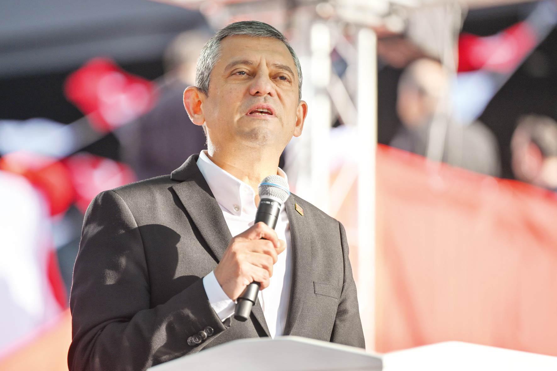 "Birileri demokrasiyi tramvay olarak görüyor"
