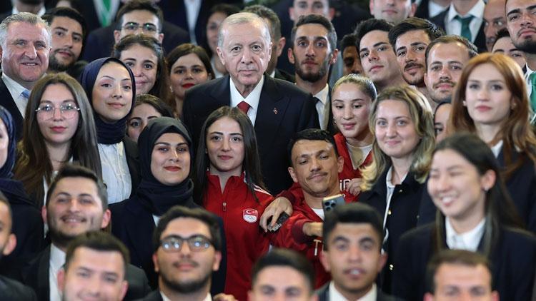 Türkiye Yüzyılı'na Damga Vuracak: Erdoğan'dan Terörsüz Türkiye Vaadi ve Gençlere Mesaj!