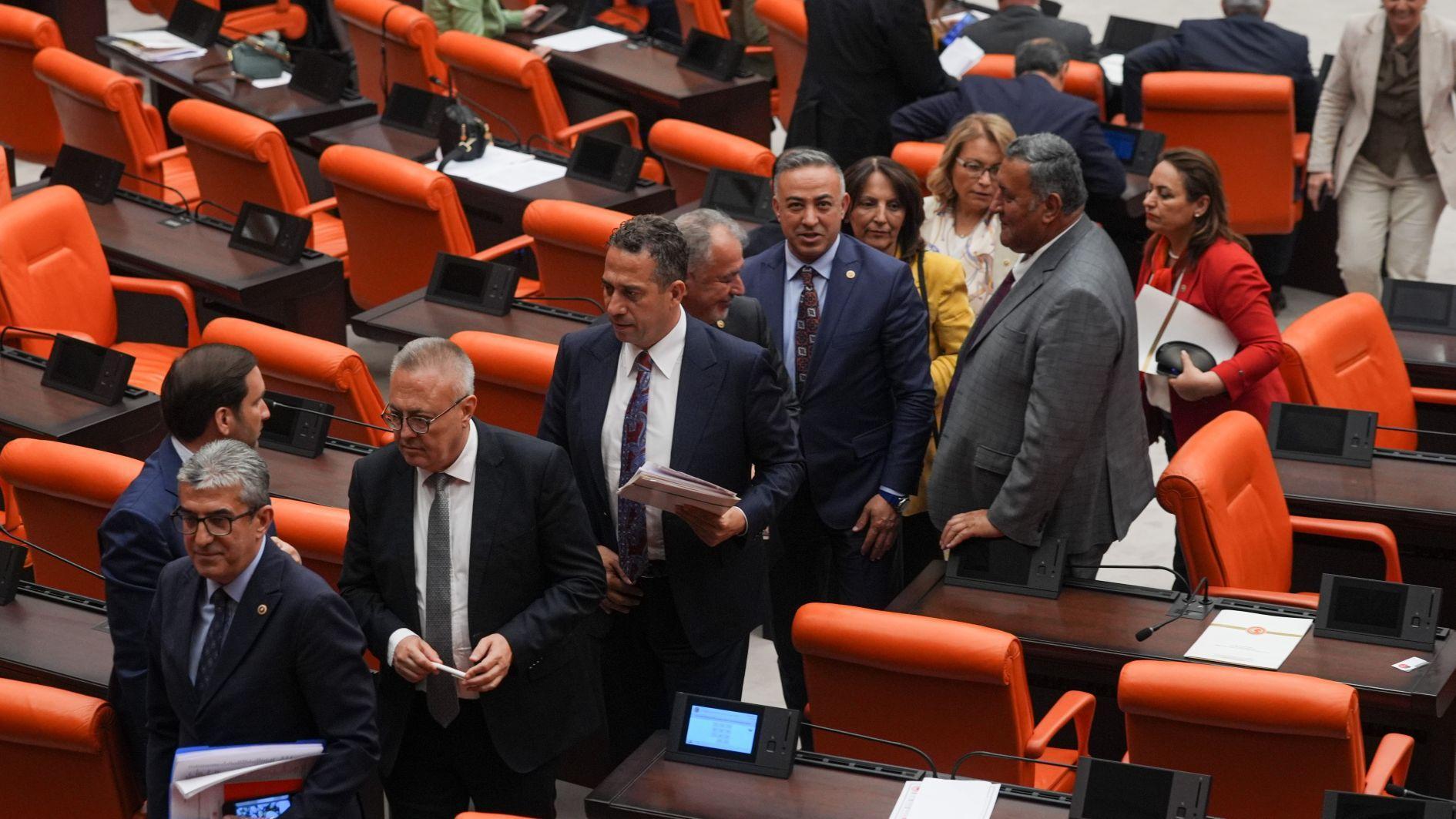 Parlamento yeni üyeleri en üst düzey yargı organı seçiyor