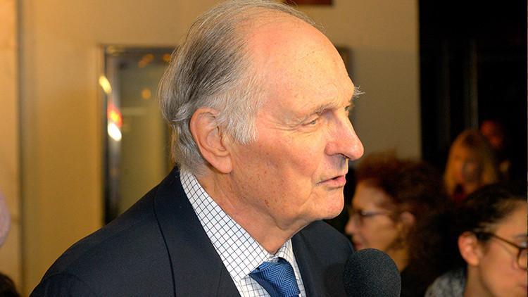 68 yıllık evli emektar oyuncu mutluluk sırrını verdi… Her şey yere düşen bir dilim pastayla başladı!
