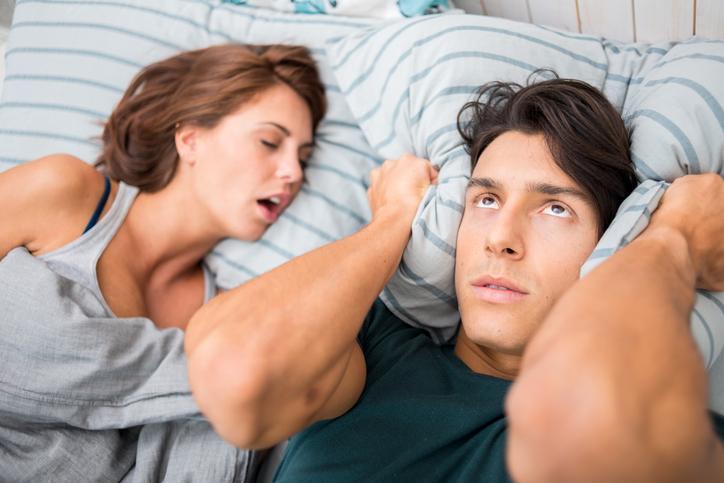Her gece horlayan eşle uyuyanların bağışıklığı çökebilir