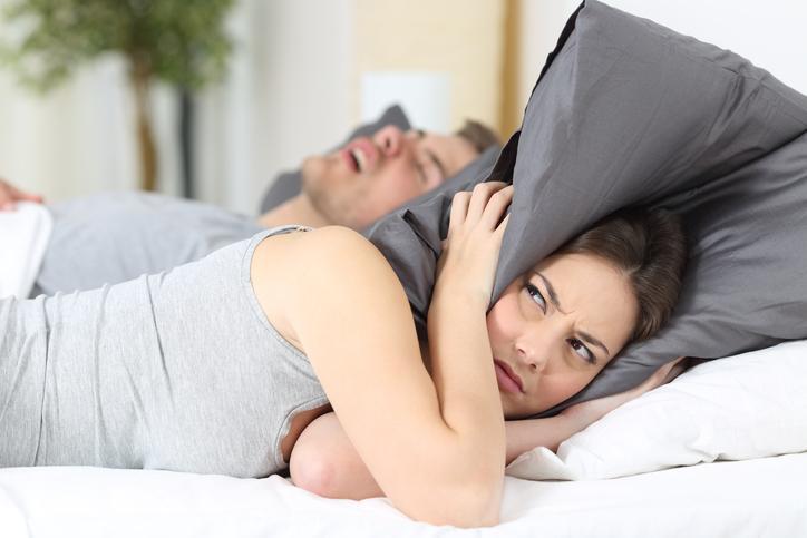 Her gece horlayan eşle uyuyanların bağışıklığı çökebilir