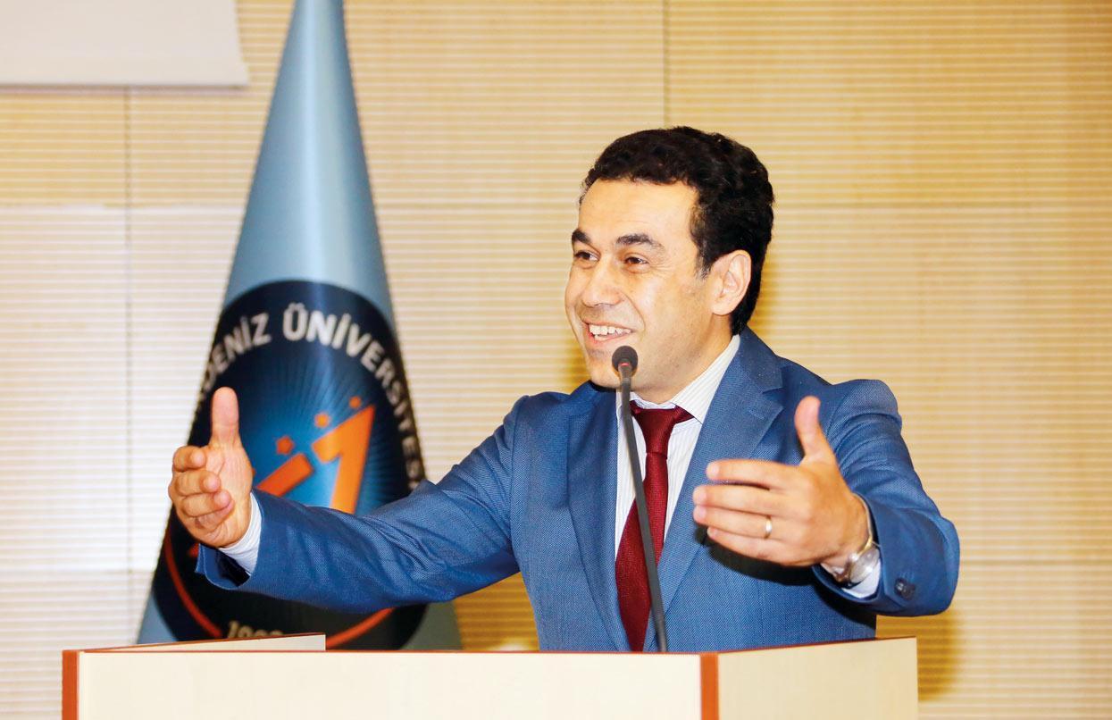 Üniversiteyi de devleti de öğrencileri de kandırdı... Profesör intihal