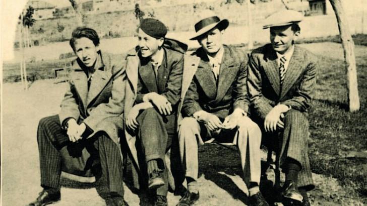 Türk edebiyatının ABD 'Garip' şairlerinin ihtilaflı fotoğrafı açık artırmada satıldı