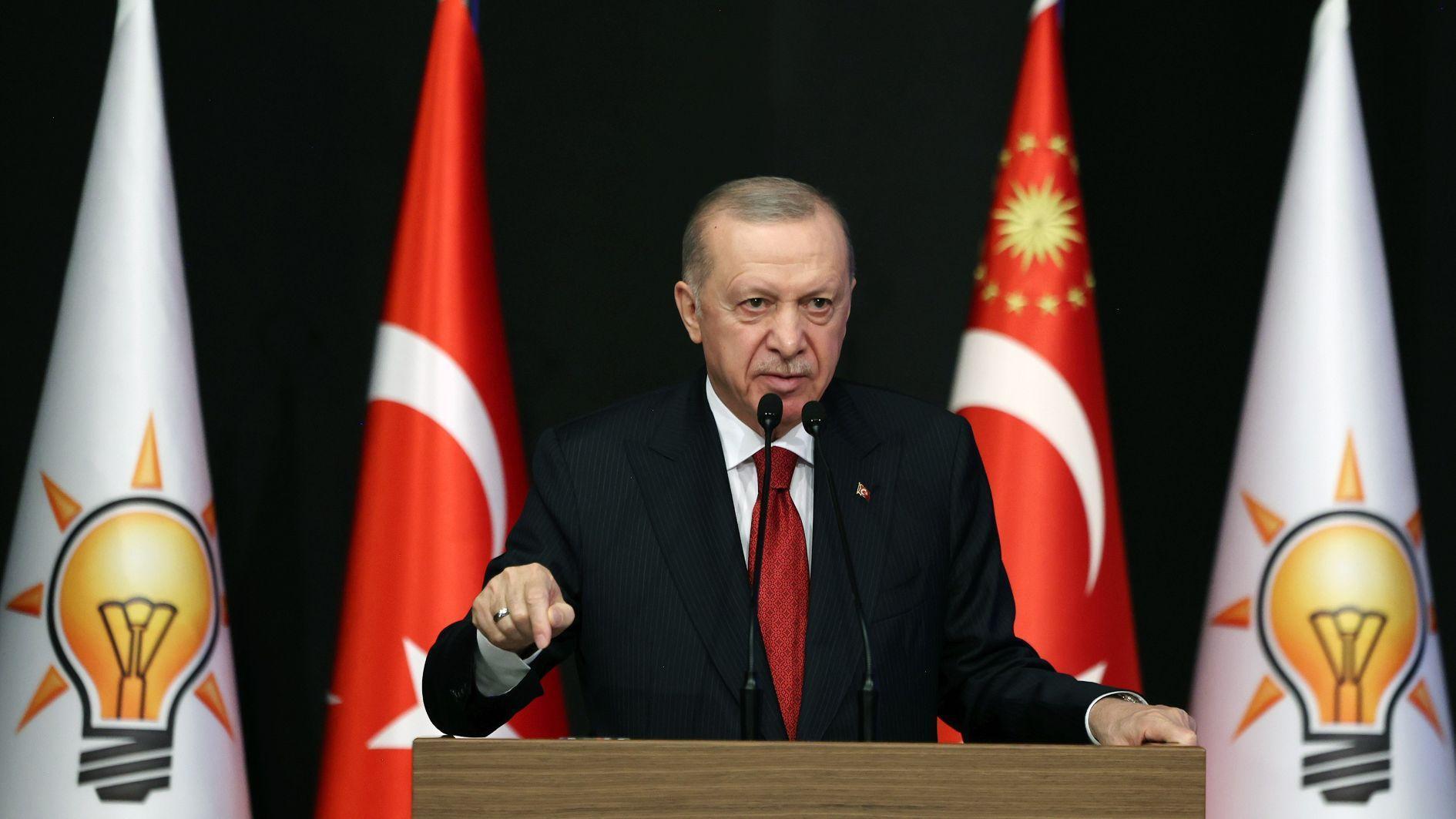 Erdoğan yeni tüzük yazmak için 10 üyeli bir ekip kuruyor