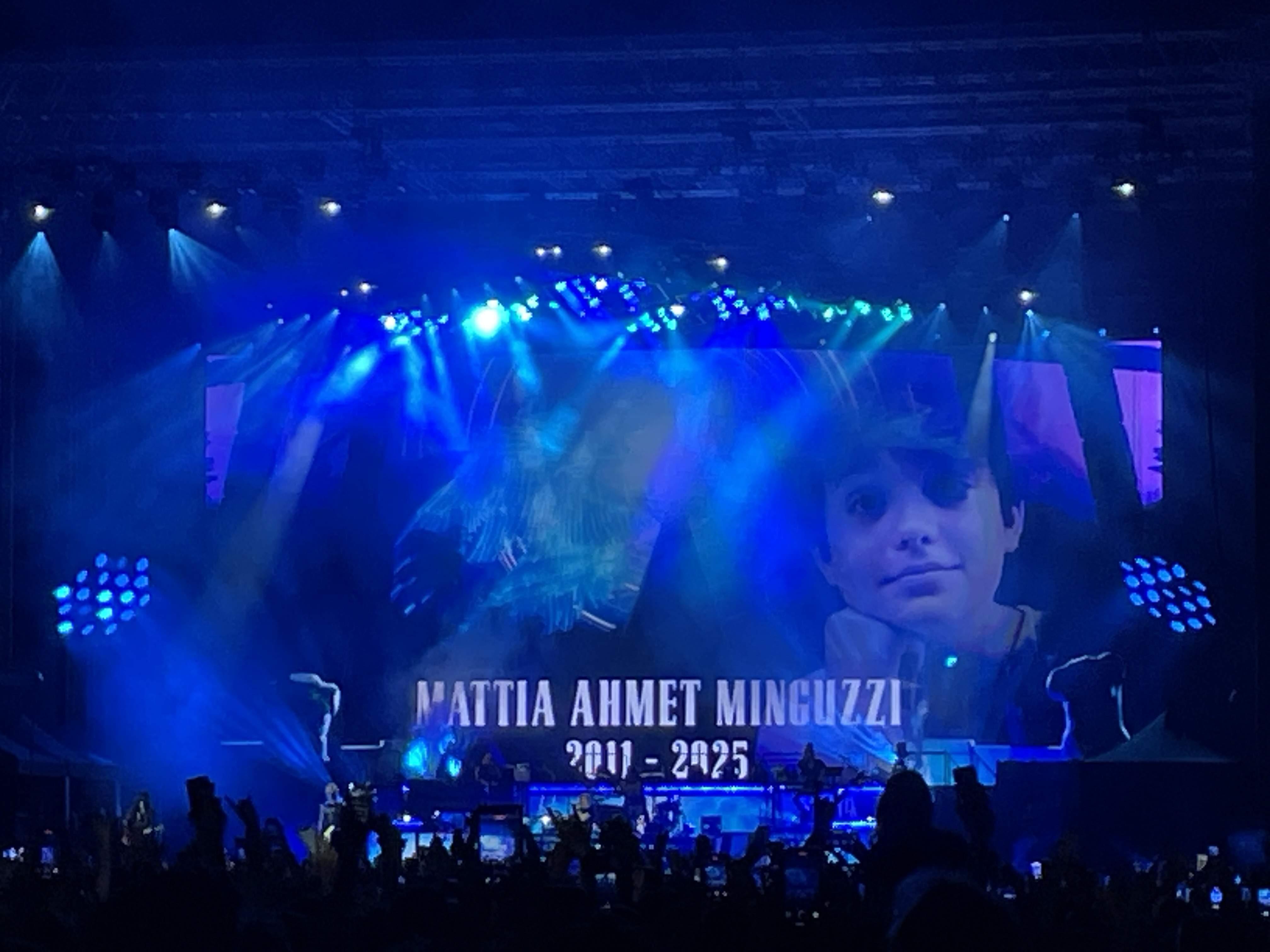 Guns N' Roses, İstanbul konserinde Mattia Ahmet Minguzzi'ye şarkı armağan etti