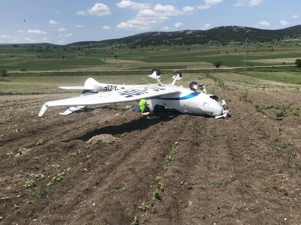 Bilecik'te eğitim uçağı zorunlu iniş yaptı! Pilot yaralandı