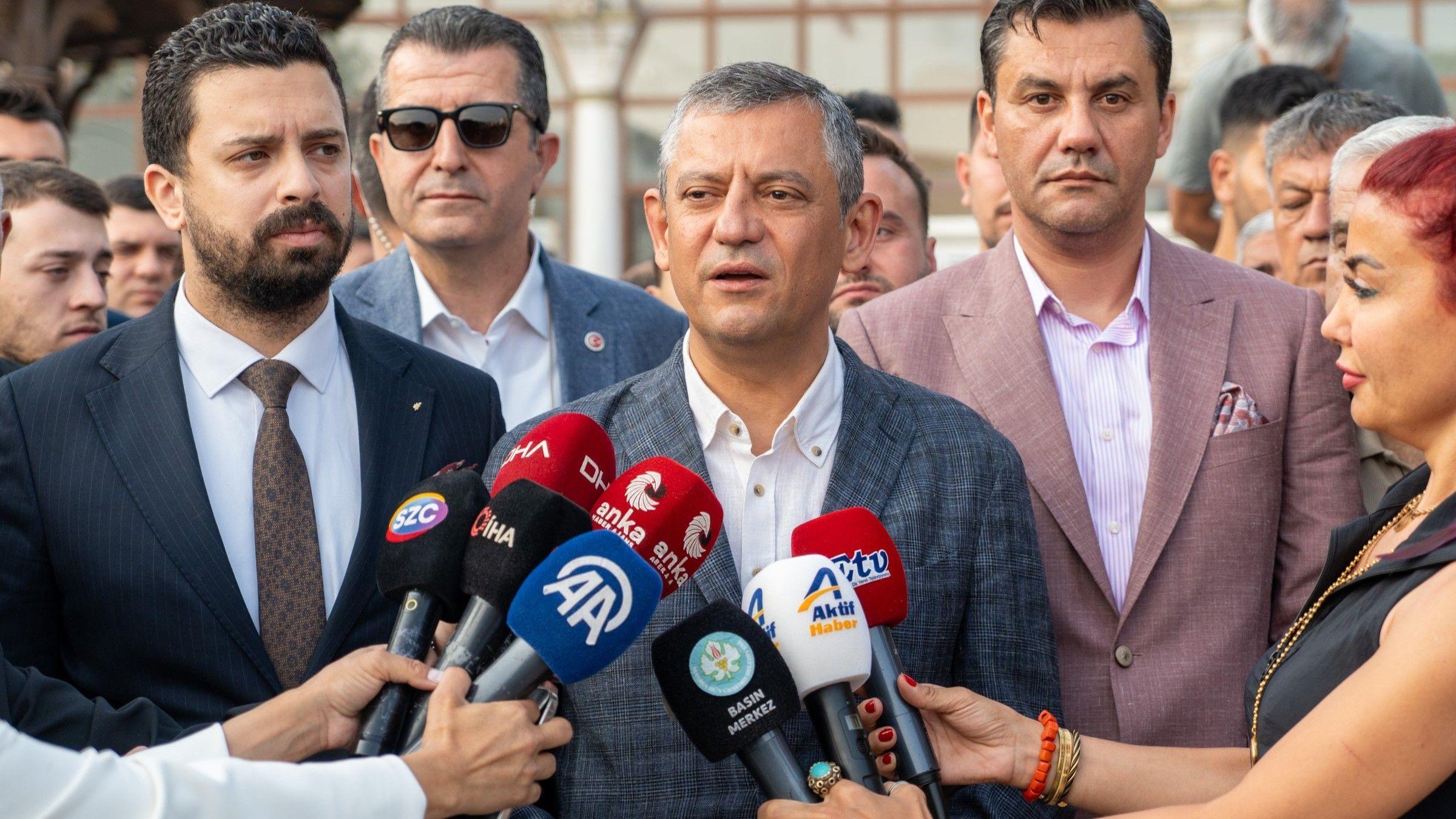 Özel, CHP'nin tutuklamaların ortasında acı bayramı işaret ettiğini söylüyor