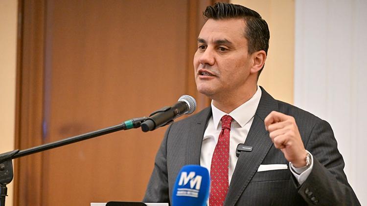 Manisa Büyükşehir Belediye Başkanı Ferdi Zeyrek elektrik çarpması sonucu ağır yaralandı