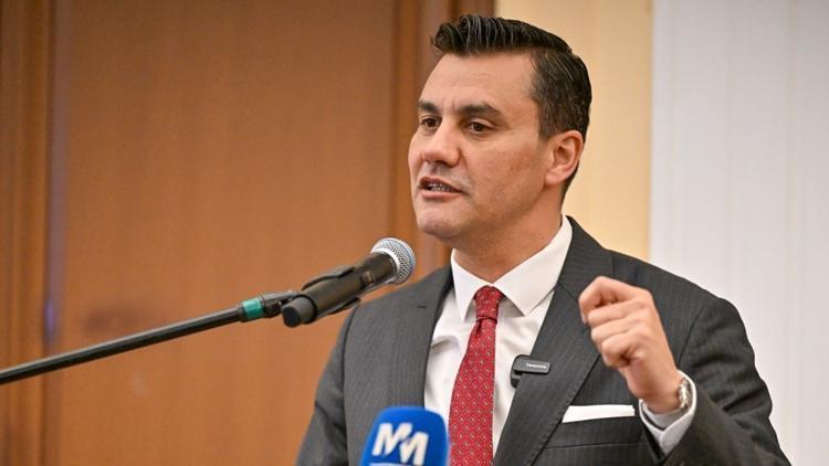 DEM Parti'den CHP Genel Başkanı Özel'e 'Geçmiş olsun' telefonu