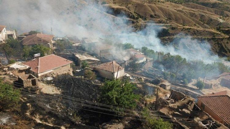 Malatya’da otluk yangını evlere sıçradı