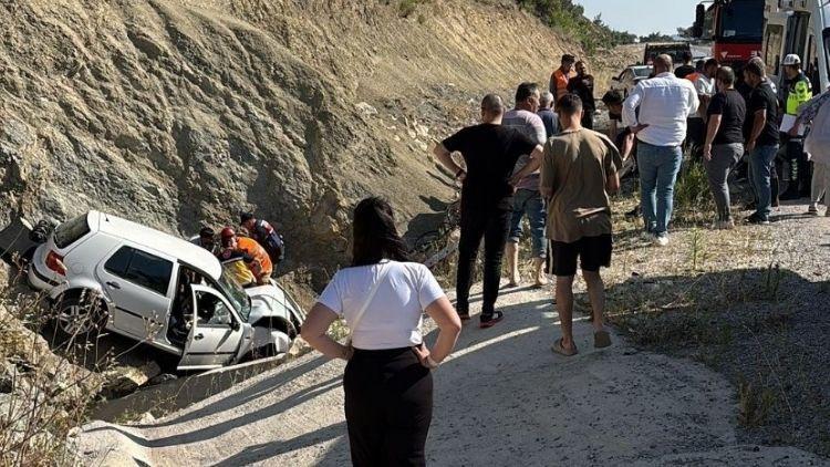 Otomobil Menfeze Çarptı: 1 Çocuk Hayatını Kaybetti, 2 Yaralı Var