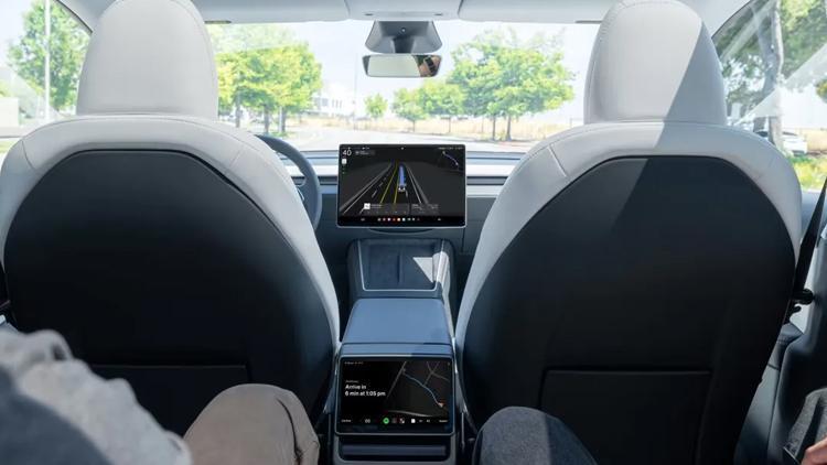 Tesla'nın sürücüsüz taksisi Robotaxi hizmete girdi
