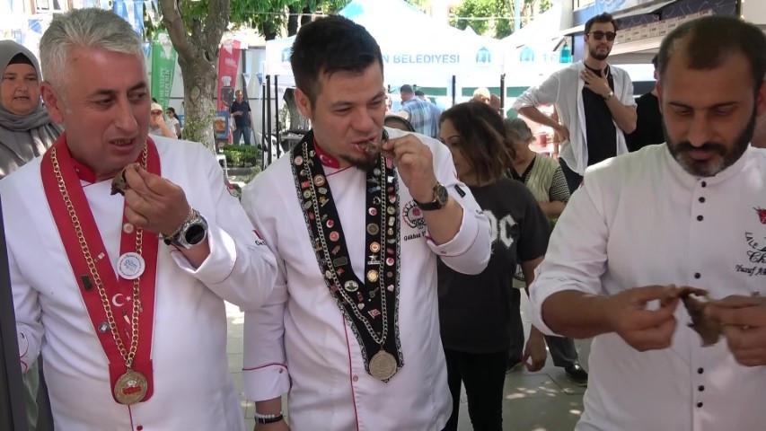 Merzifondaki lokantalarda ilginç sunum Eskiden savaşlarda kullanılıyordu... Görenler şaşkına dönüyor | Bu bir şovdu ve tuttu