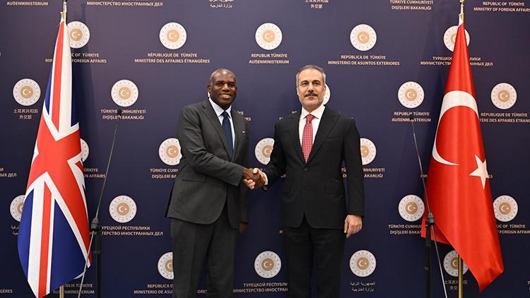 Dışişleri Bakanı Hakan Fidan, İngiliz mevkidaşı Lammy ile bir araya geldi: İş birliği ve stratejik ortaklık mesajı