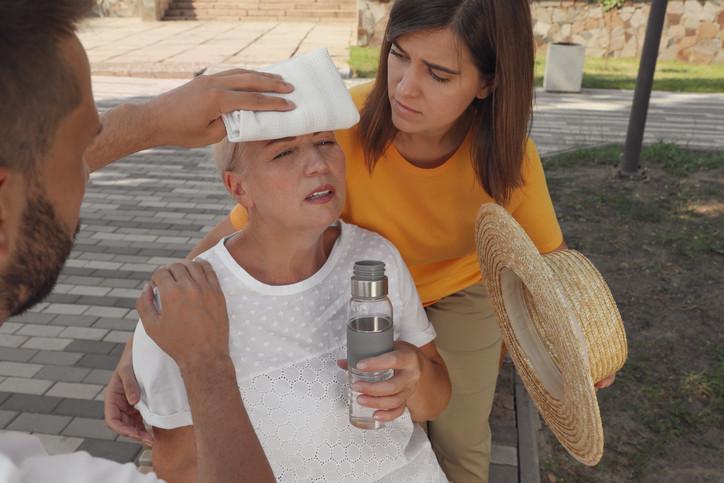Aciller doldu taştı Güneş çarpması şakaya gelmez Son durak hastane olmasın