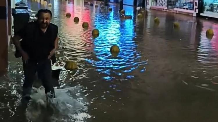 Meteoroloji turuncu kodla uyarmıştı: Ordu'da sağanak sonrası sokaklar göle döndü