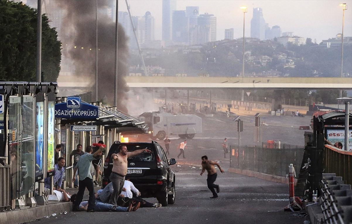 15 Temmuz hain darbe girişiminin üzerinden 9 yıl geçti... Türkiye bu görüntüyü unutmayacak 15 Temmuz hain darbe girişiminin üzerinden 9 yıl geçti... Türkiye bu görüntüyü unutmayacak