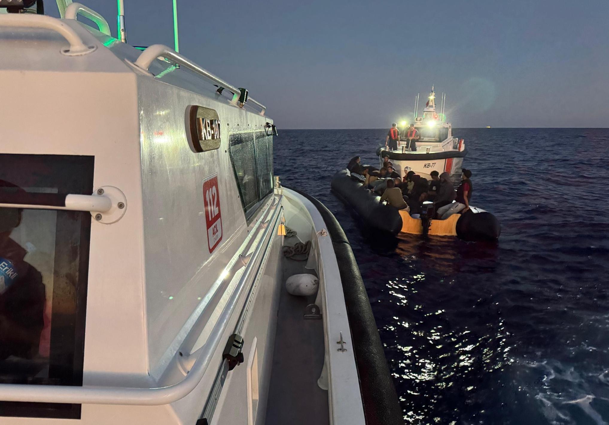 Takımlar İzmir Sahili'nden 89 göçmen kesişti