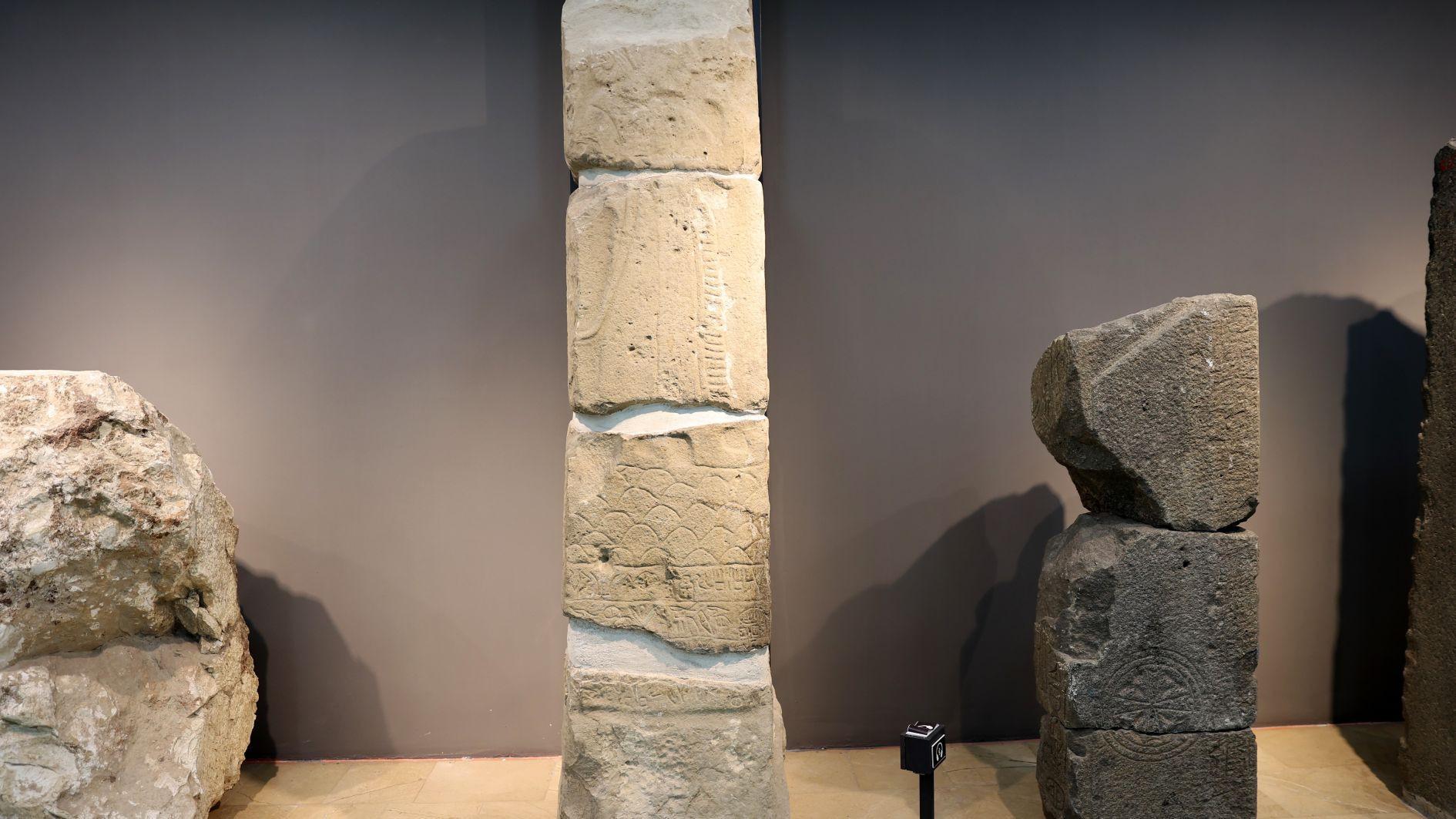 【希少作品】石彫「全知の目」像 紀元前3000年 古代シリア・テル・ブラック 希少作品】石彫「全知の目」像 紀元前3000年 古代シリア・テル