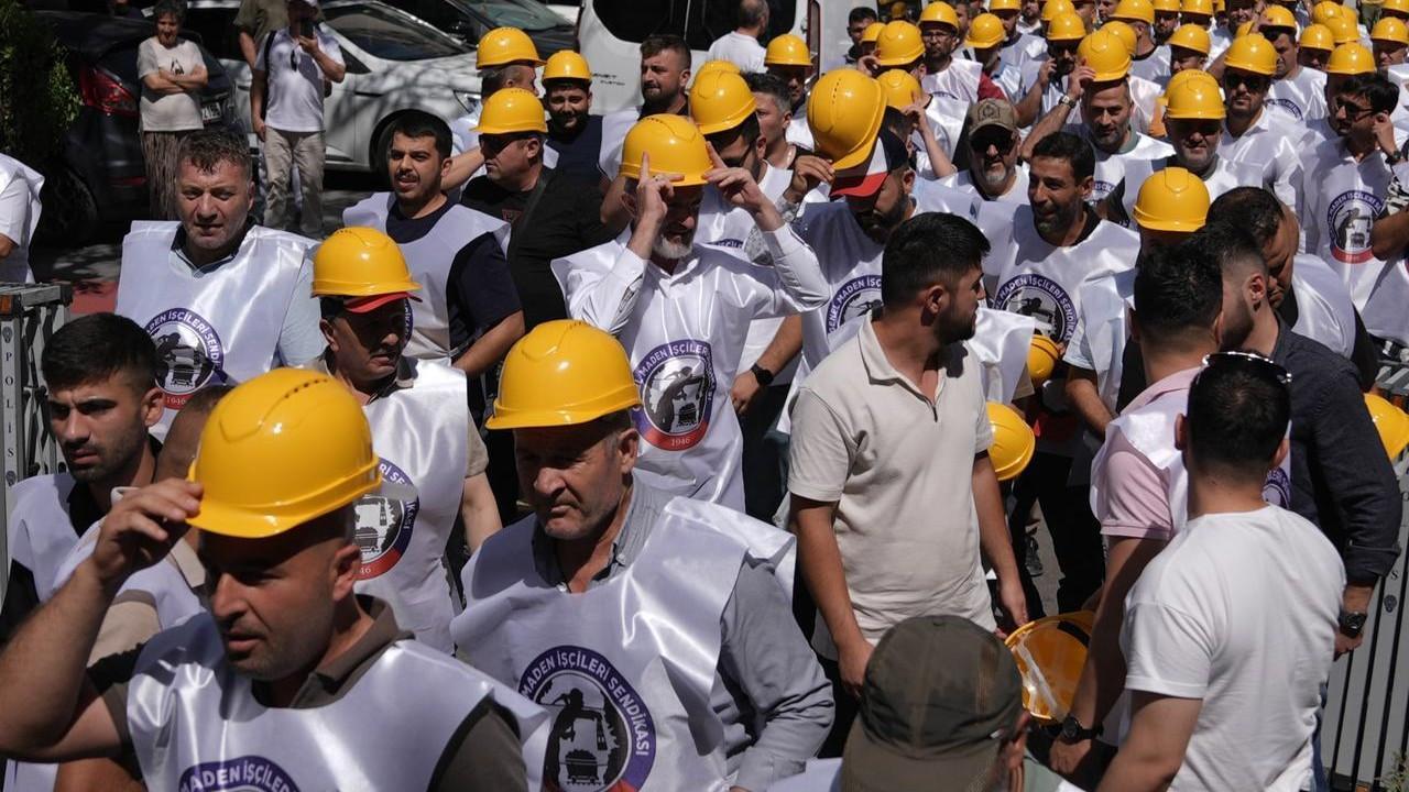 Maden işçilerinin grevi, ücret anlaşmazlığı ortasında ertelendi