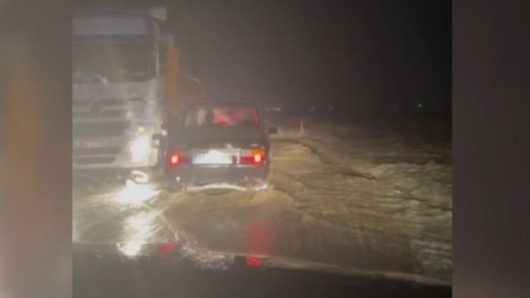 Polatı’Daki Sahanak Nedeniyle Araçlar Hücre Sulara Kapıl