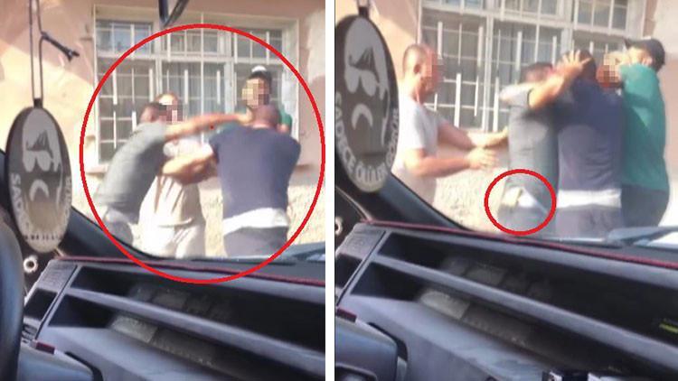 BELINDEKI BIÇAKLA TEKELI YUMUKLU KAVGAYA GIRDI: Sokak Boks Ringine Döndü
