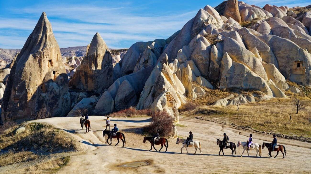 Cappadocia, yeni kuralları süpürerek aşırı aşkın yükü engellemek için hareket ediyor