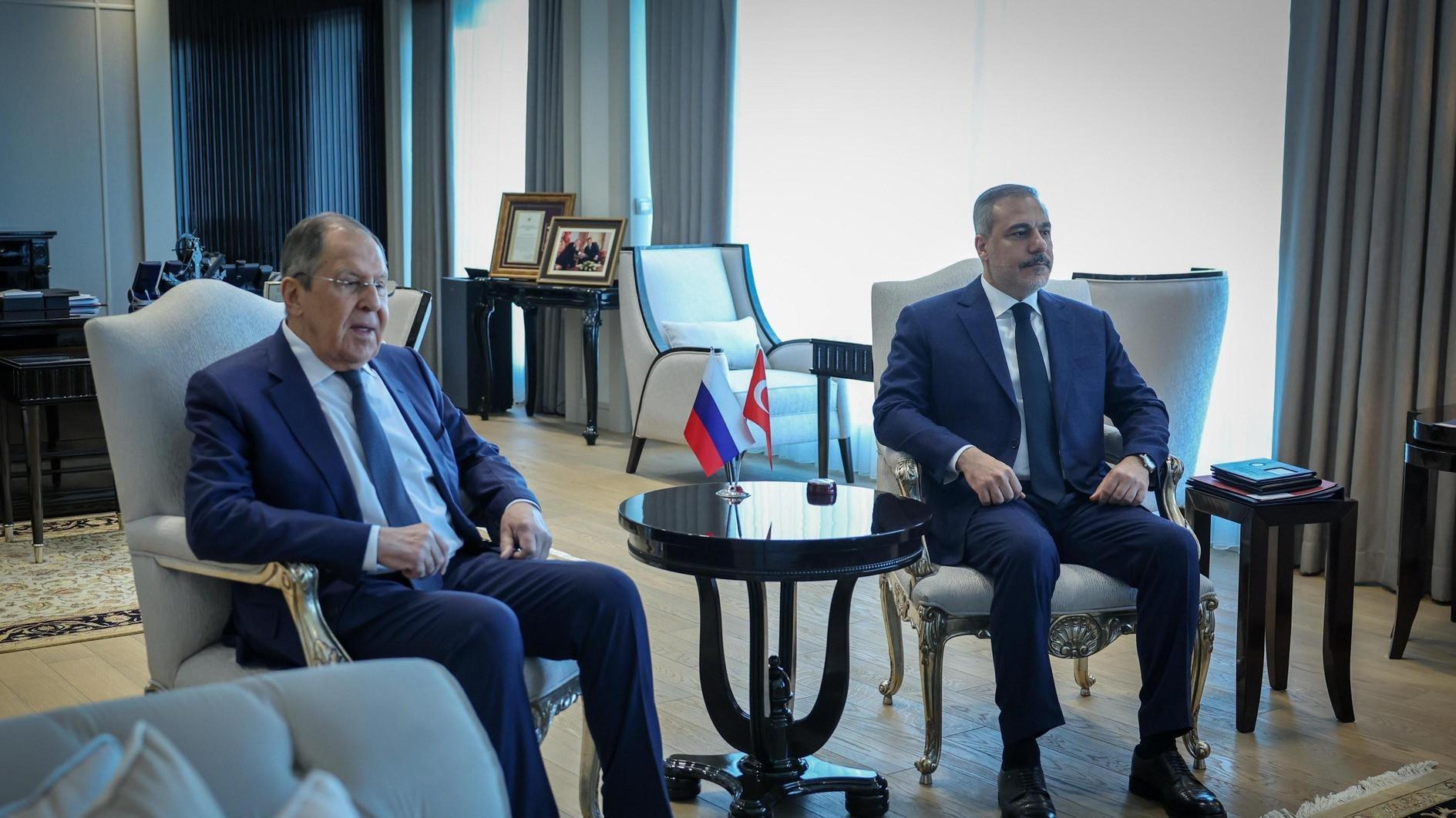 Rusça, Türkçe En İyi Diplomatlar Rusya-Ukrayna Savaşı'nı tartışıyor