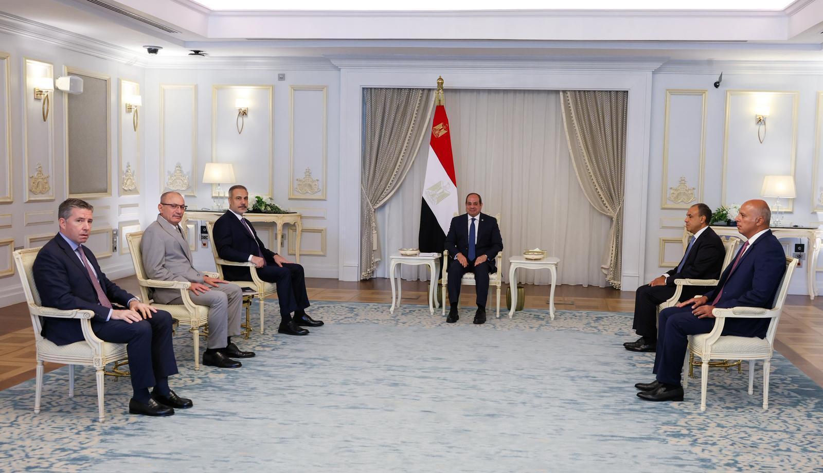 Turkish FM meets Egypt's Sisi to discuss Gaza crisis, boost bilateral ties