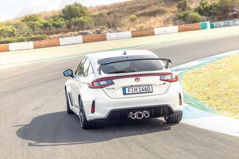 EK GÜMRÜK VERGİSİ İKİ AY SONRA UYGULANACAK EK GÜMRÜK VERGİSİ İKİ AY SONRA UYGULANACAK