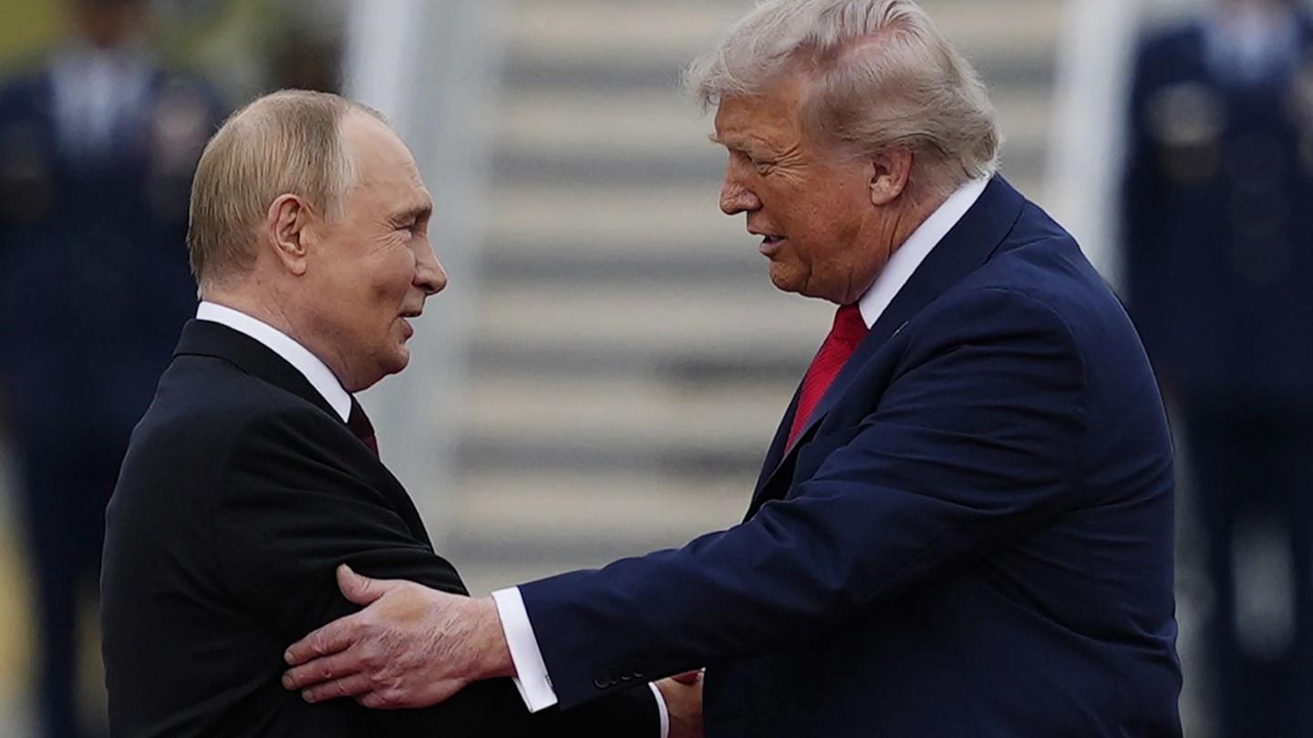 Trump to meet Zelensky after announcing Putin summit