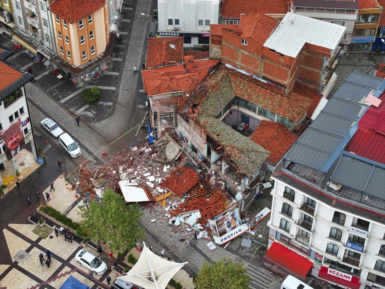 ‘Seismic storm’ fears rise after another strong quake in Balıkesir