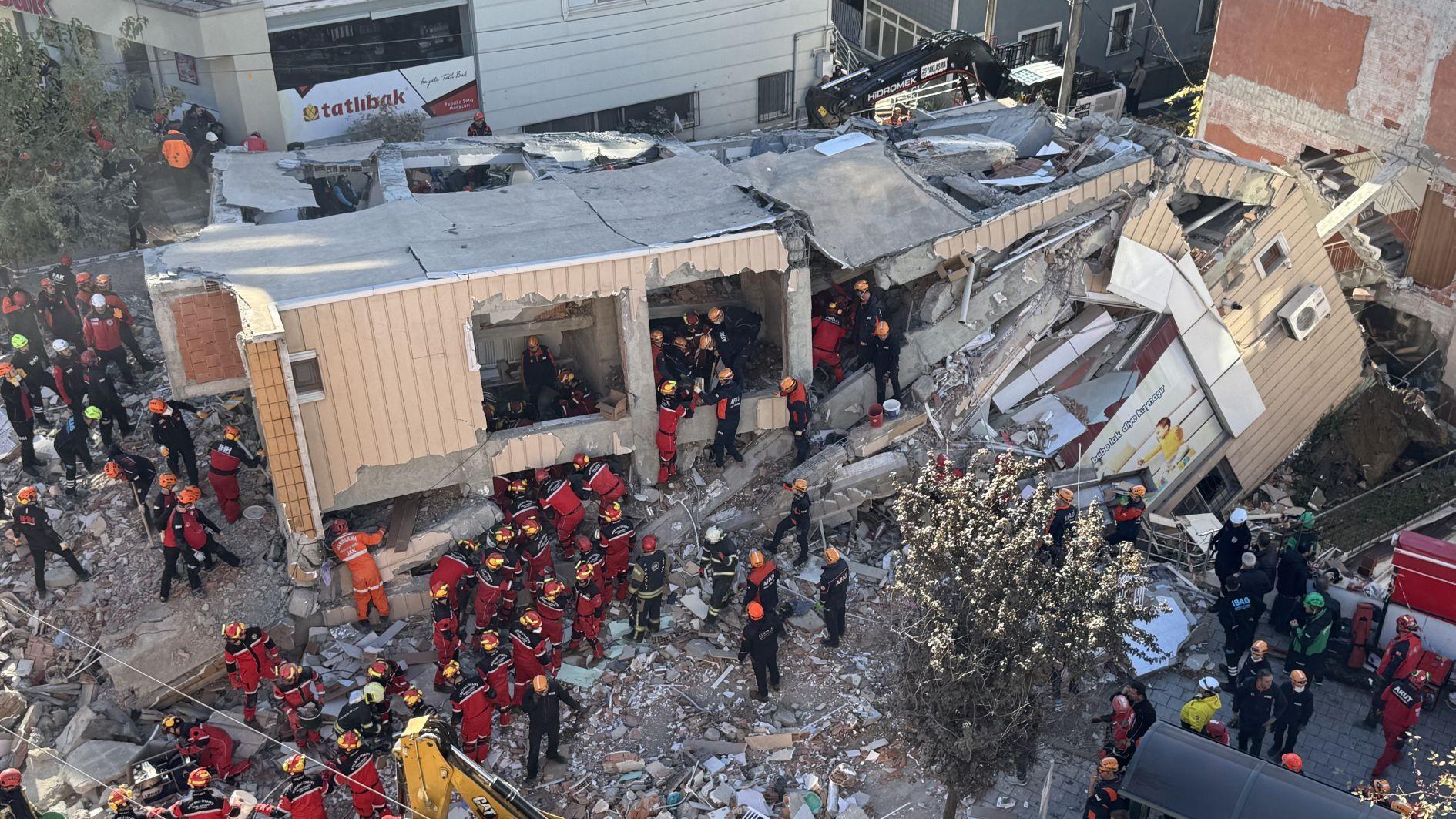 Seven-story residential building collapses in Gebze