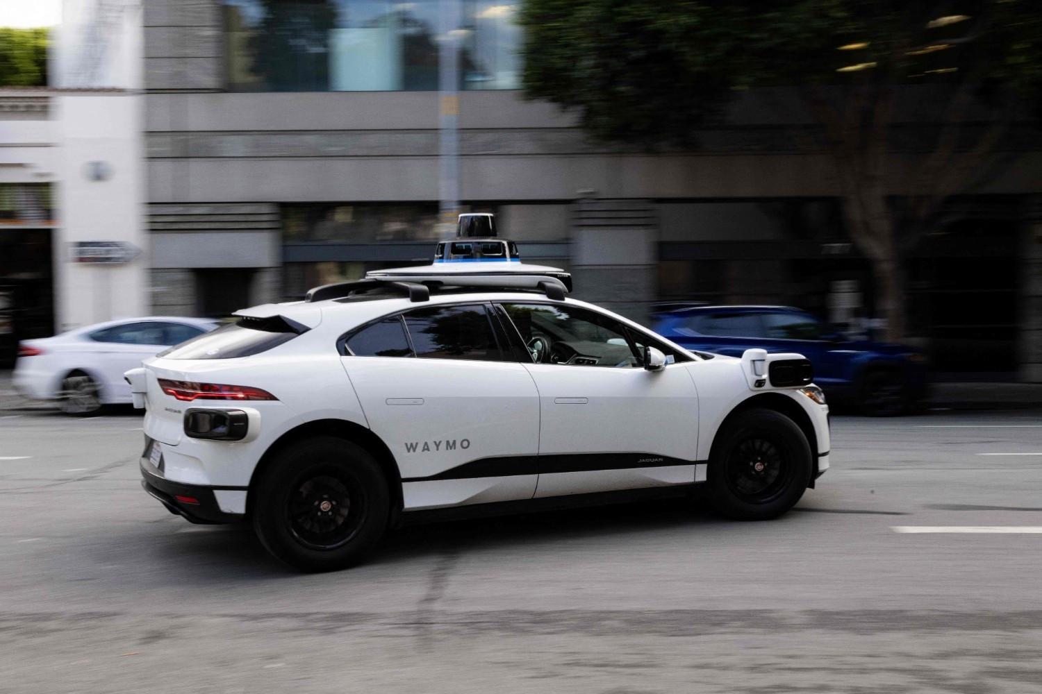 Uber plans San Francisco robotaxis in Waymo challenge
