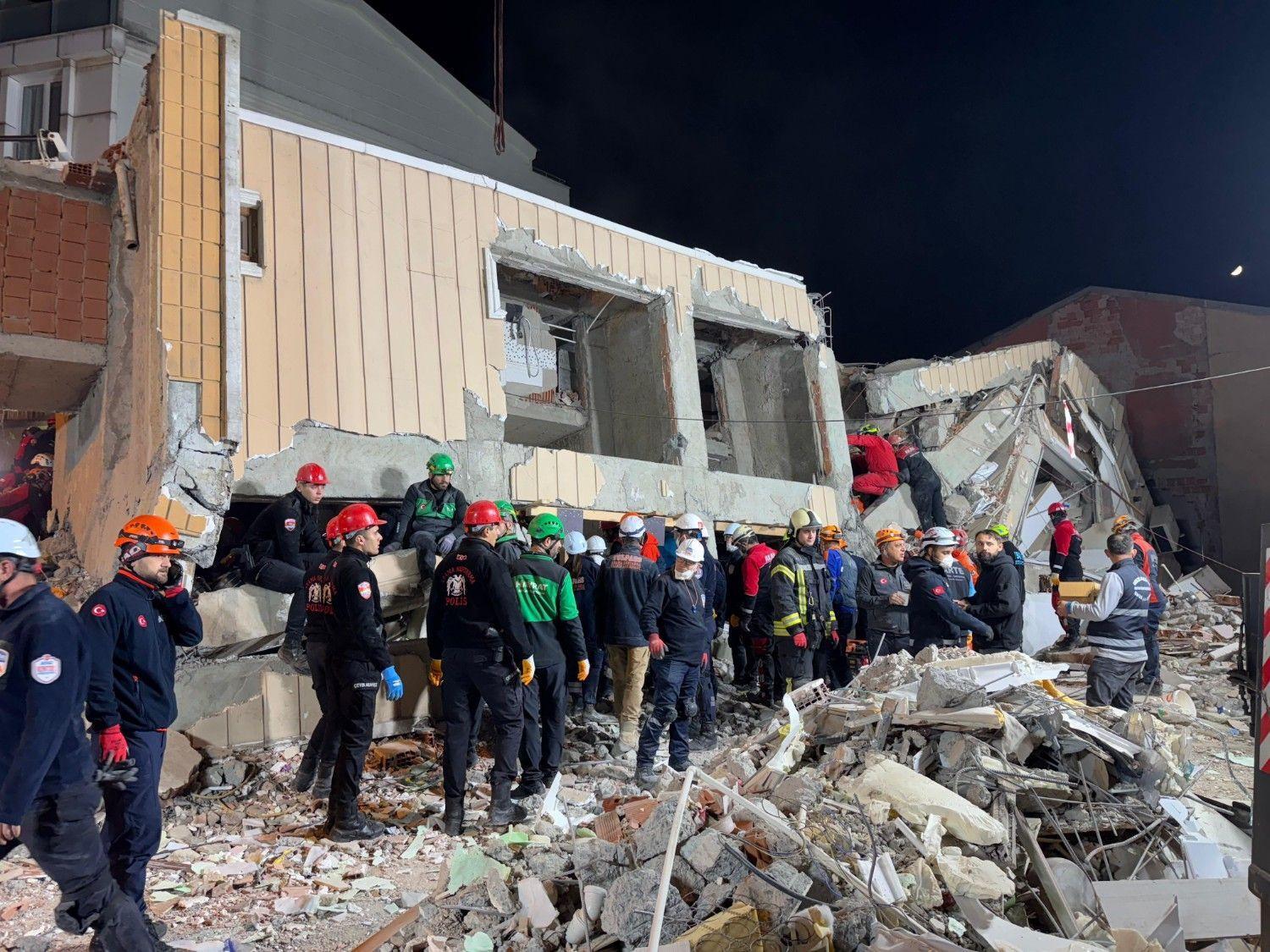 Four killed in Gebze building collapse as questions mount over cause