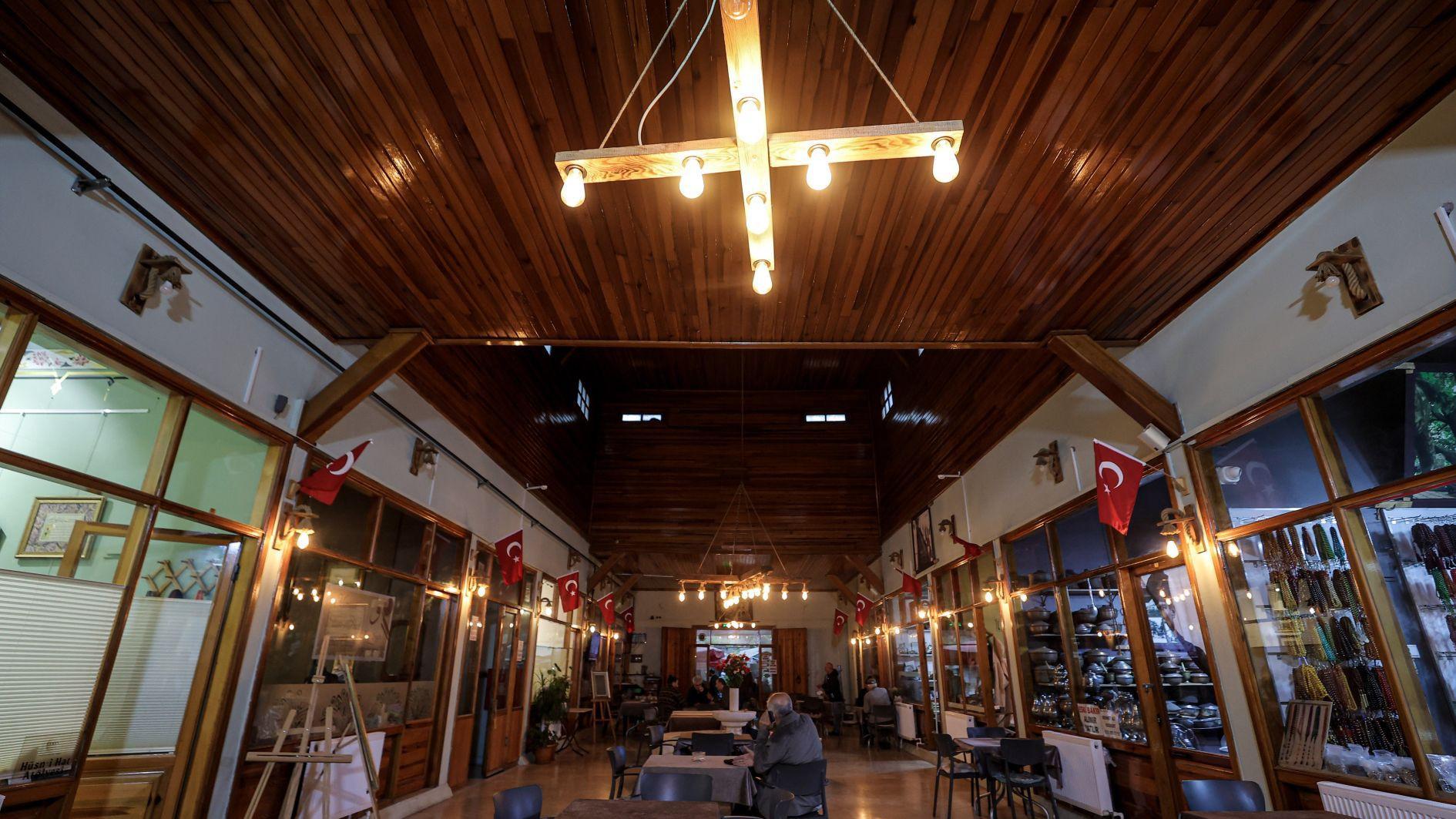 Inn becomes a hub for traditional artists