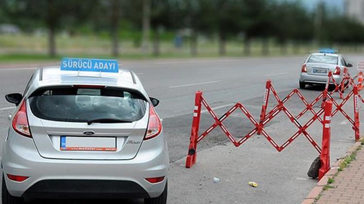 EHLİYET YENİLEME SÜRESİ VE HARÇ ÜCRETİ 2025 || Ehliyet yenileme süresi uzatıldı mı, bugün son mu, yenilememe cezası var mı Eski sürücü belgesi yenileme ücreti (harcı) nasıl, nereye ödenir