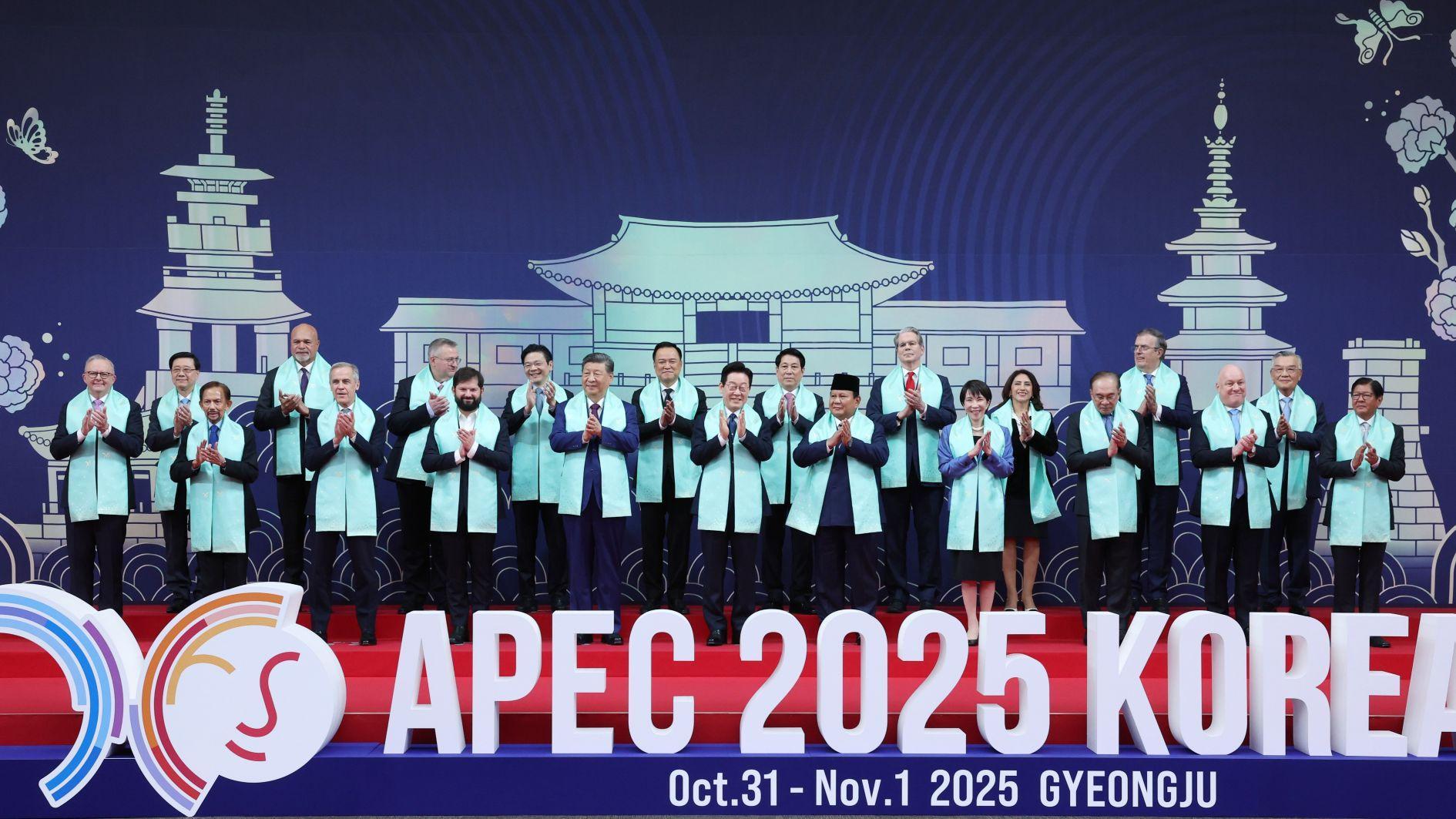 APEC leaders pledge stronger cooperation amid challenges