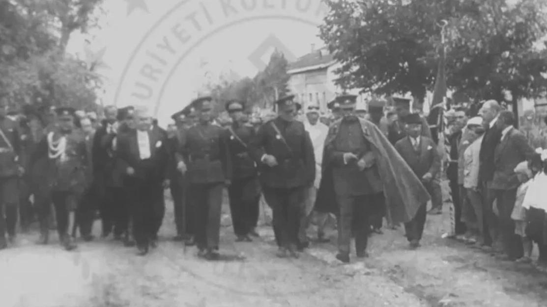 Footage from Iranian Shah’s visit to Türkiye unveiled