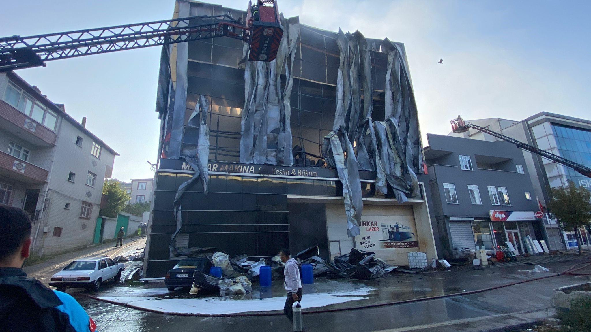 Six dead in perfume warehouse blaze in northwestern Türkiye