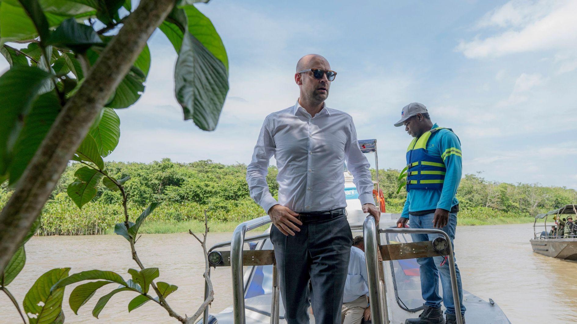 French FM vows to 'defeat' drug trade on Colombia trip