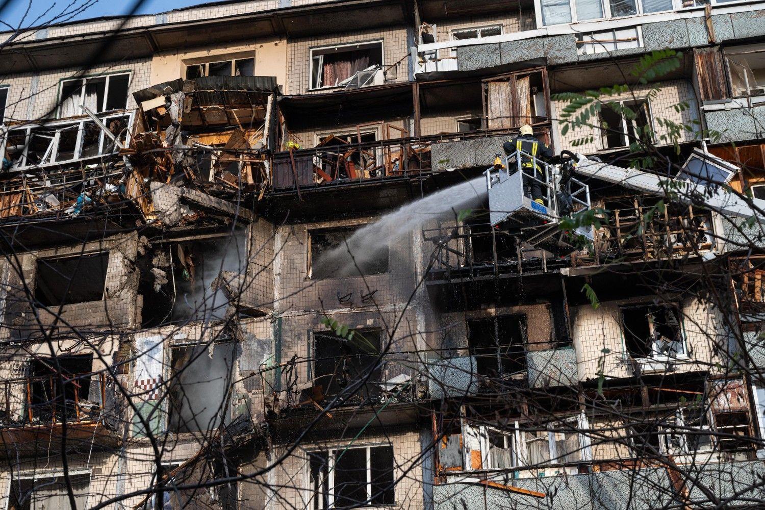 Russia strike on Kiev apartment block kills six, Ukraine says