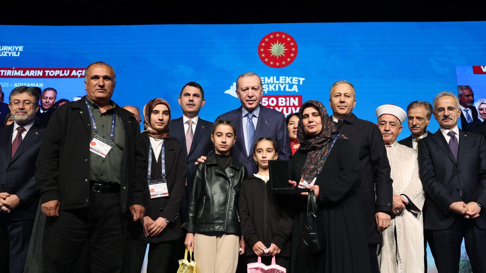 Erdoğan says government scrambling to restore quake-hit south