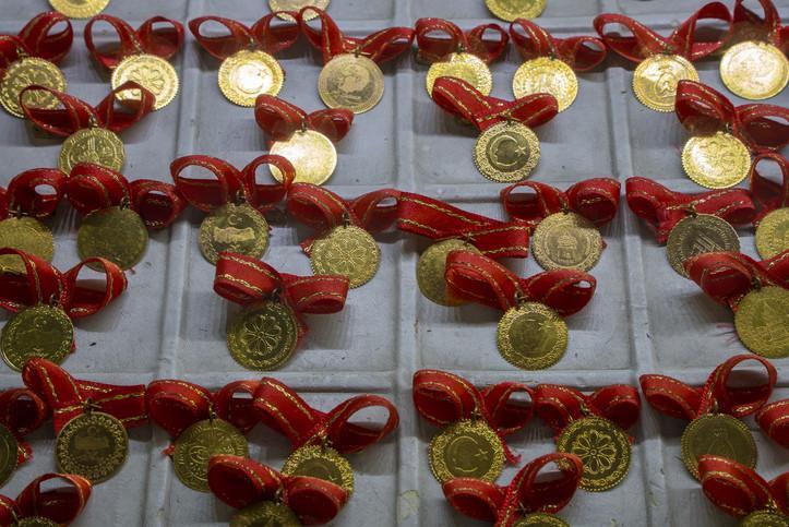 ALTIN FİYATLARI CANLI VE ANLIK SON DAKİKA 17 KASIM 2025 (GÜNCEL TABLO) || Bugün 1 gram altın, çeyrek altın, ons altın, 22 ayar altın, ata altın, Cumhuriyet altını ne kadar, kaç TL oldu Serbest piyasa ve Kapalıçarşı altın fiyatları canlı takip...