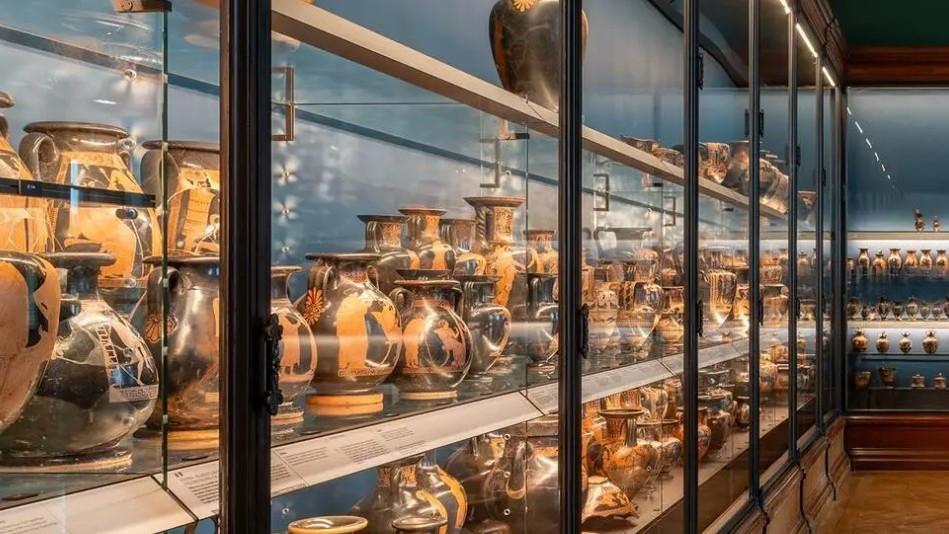 Louvre closes gallery over ceiling safety concerns