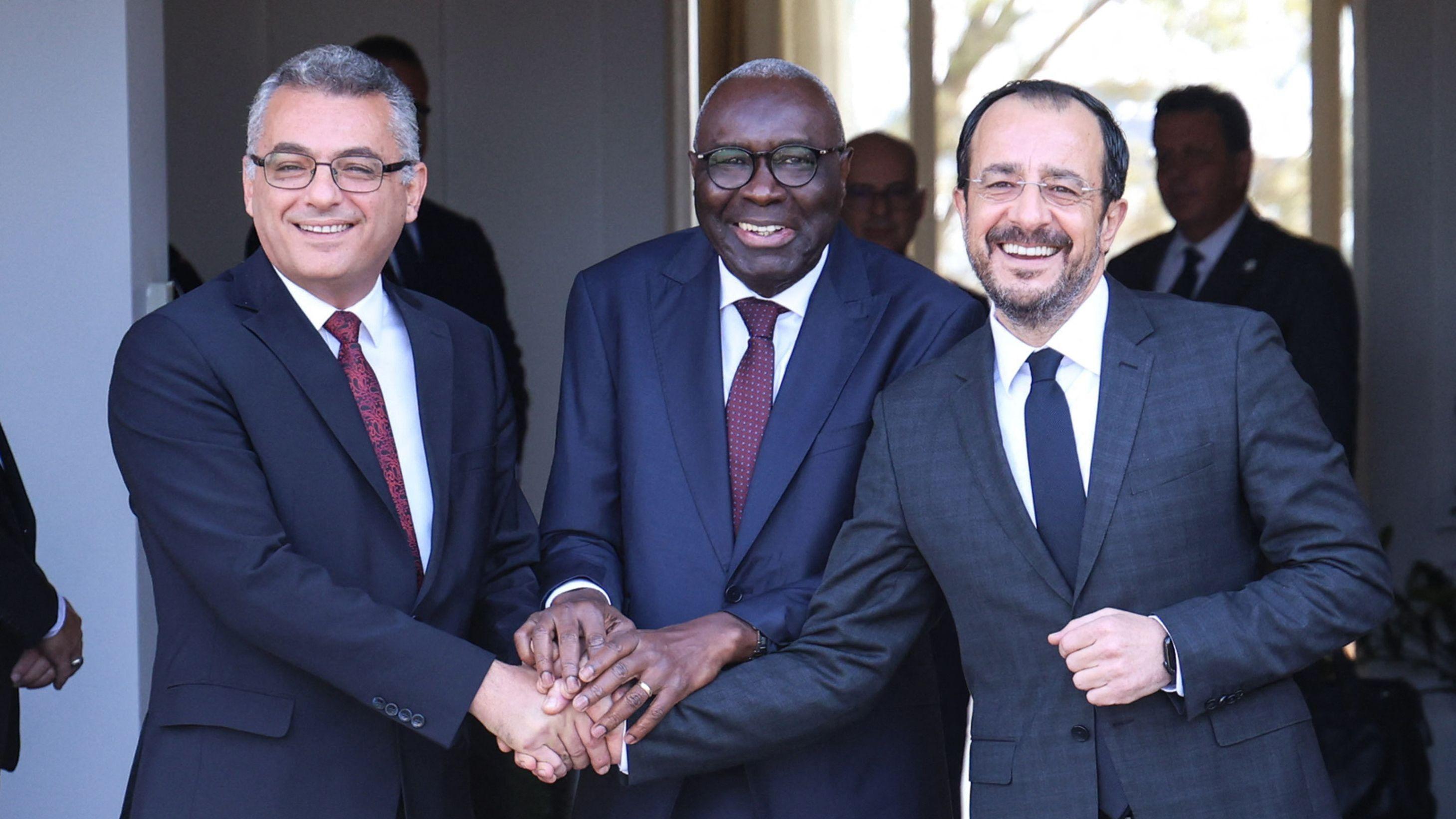 Cypriot leaders agree to explore ways to resume talks