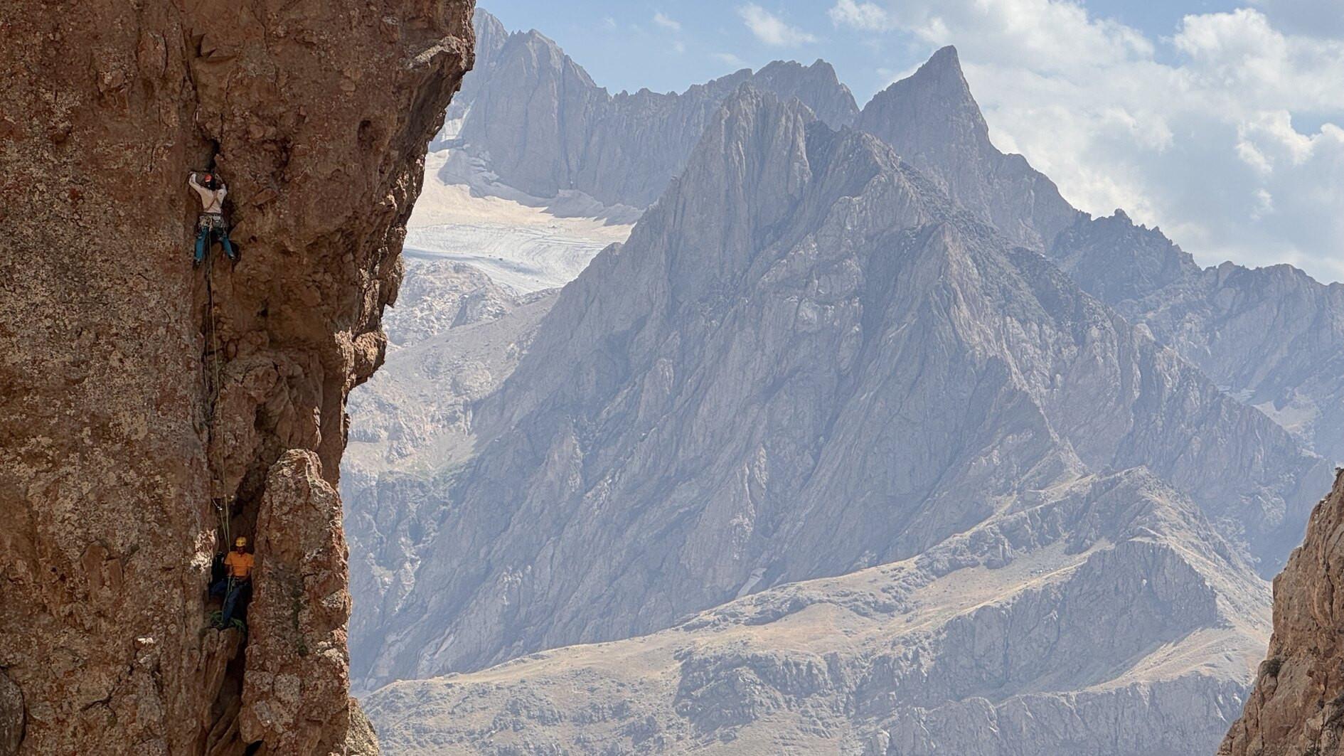 Renowned climbers map out eight new routes in Hakkari’s high peaks